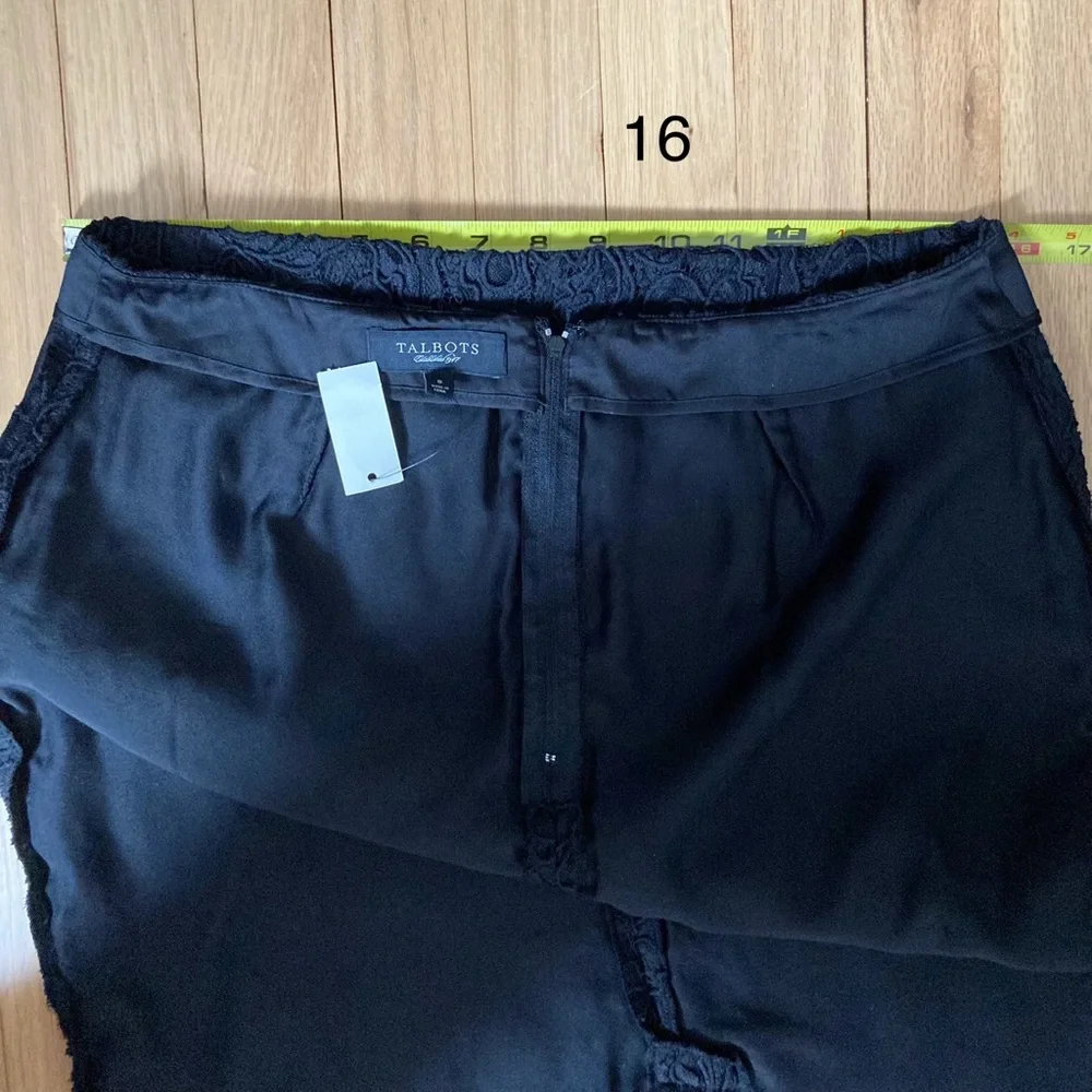 NWT Talbots black lace evening /cocktail skirt. Lace overlay/black lining Size 8